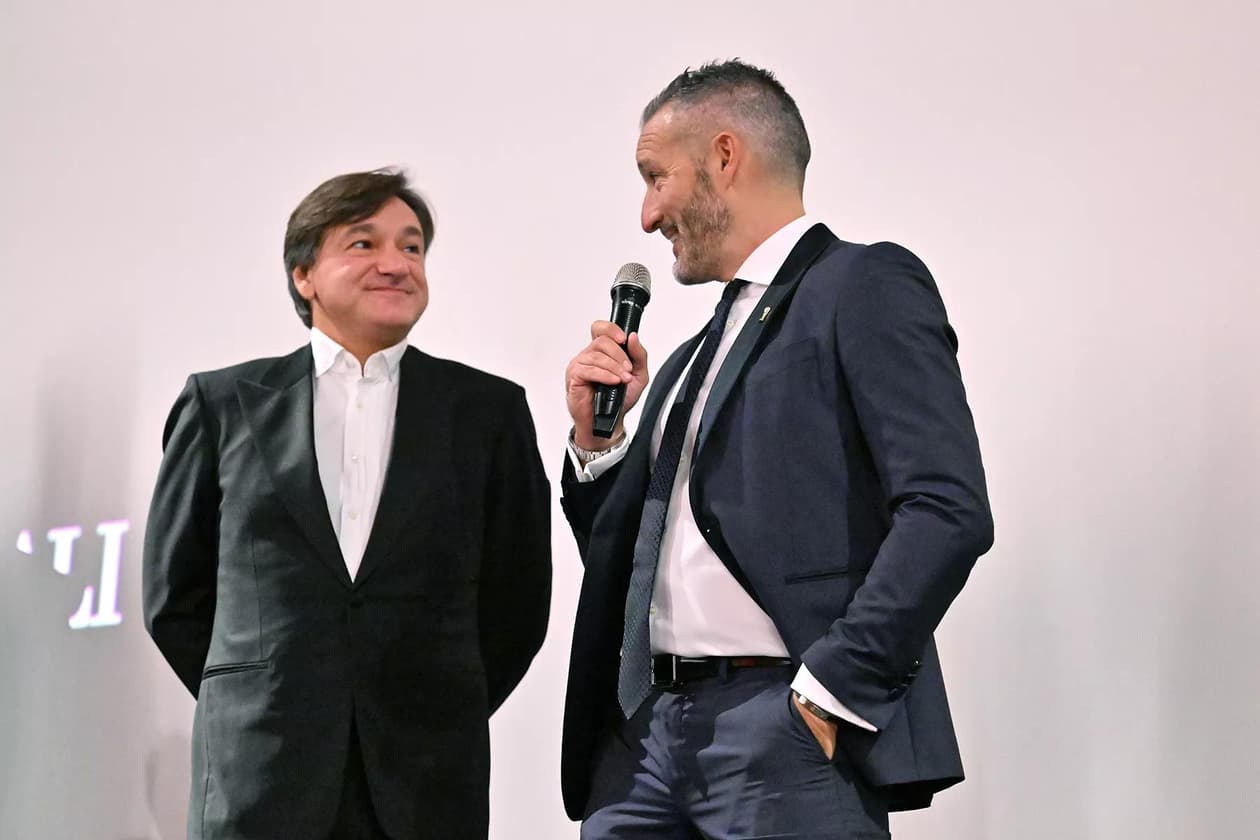 slide carousel image