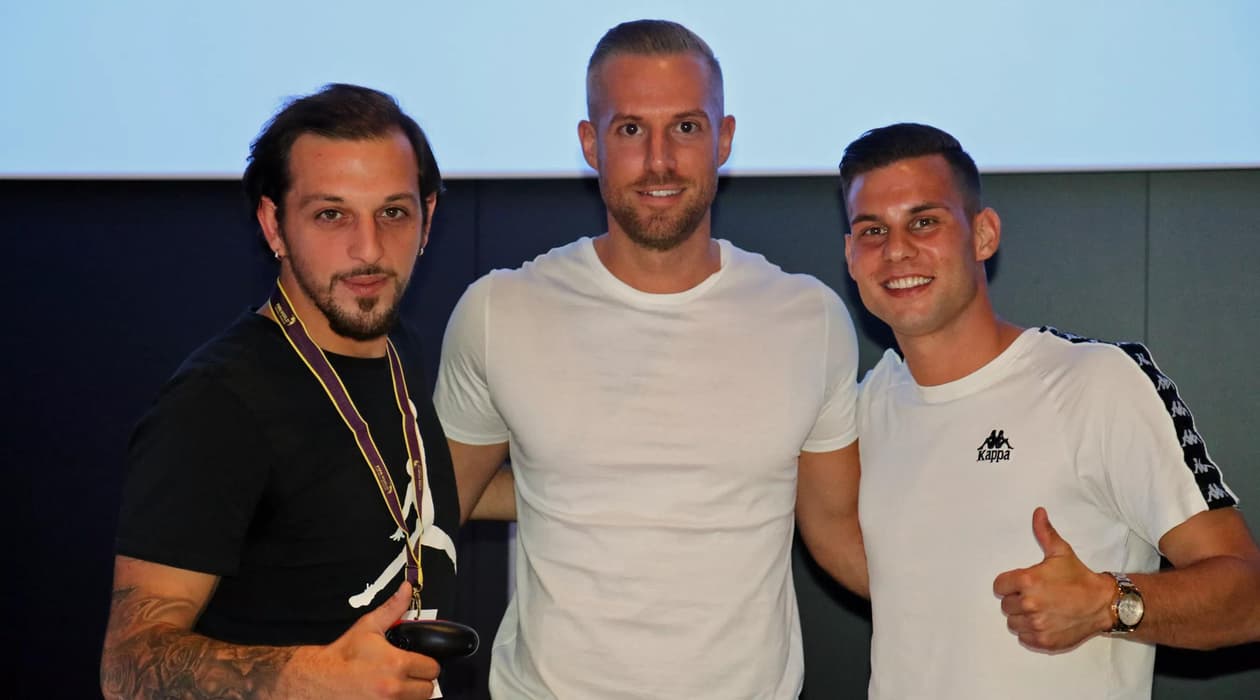 slide carousel image