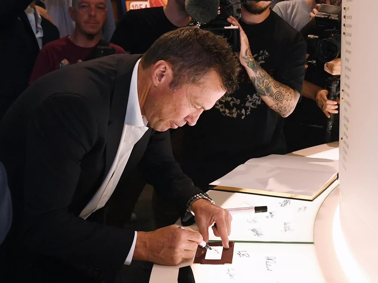 slide carousel image