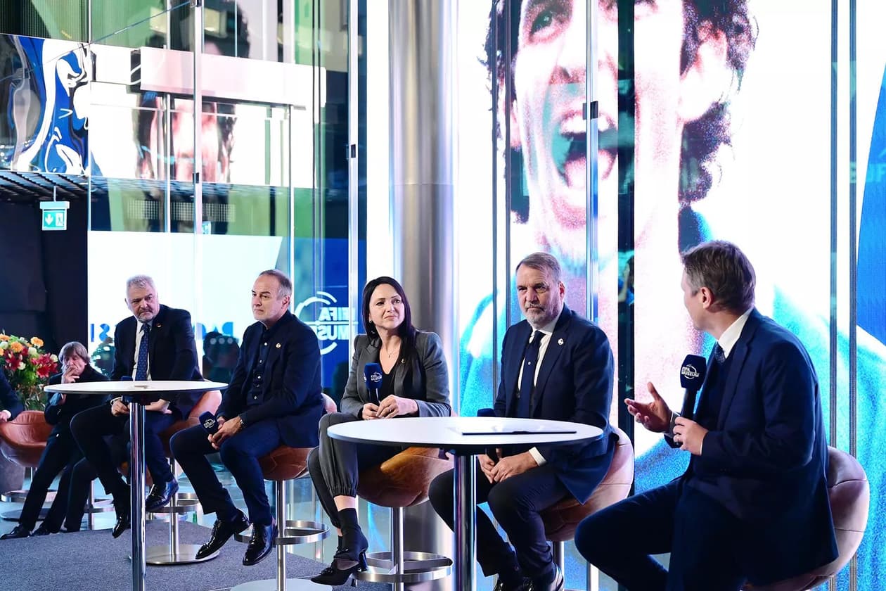 slide carousel image