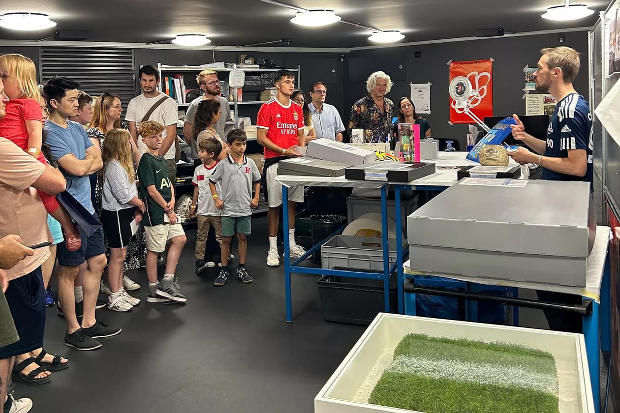 slide carousel image