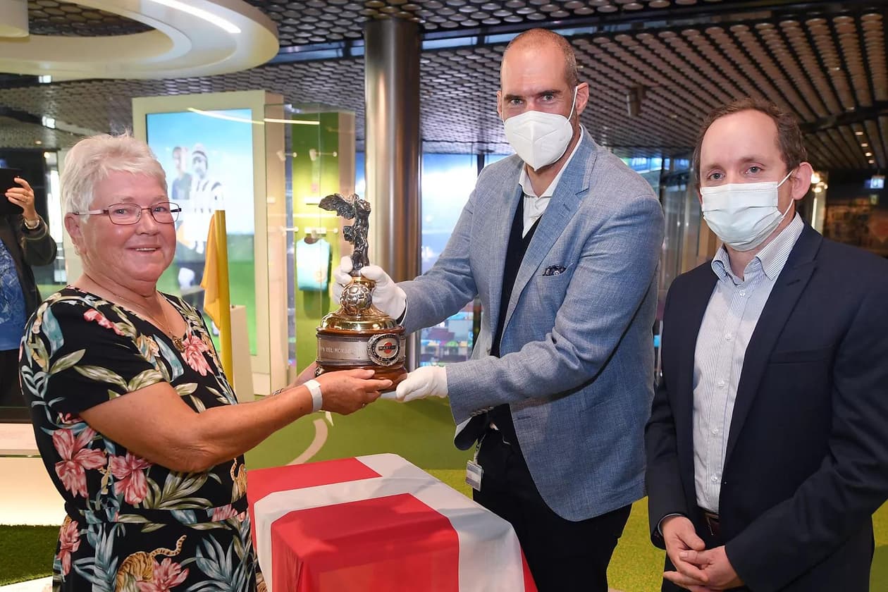 slide carousel image