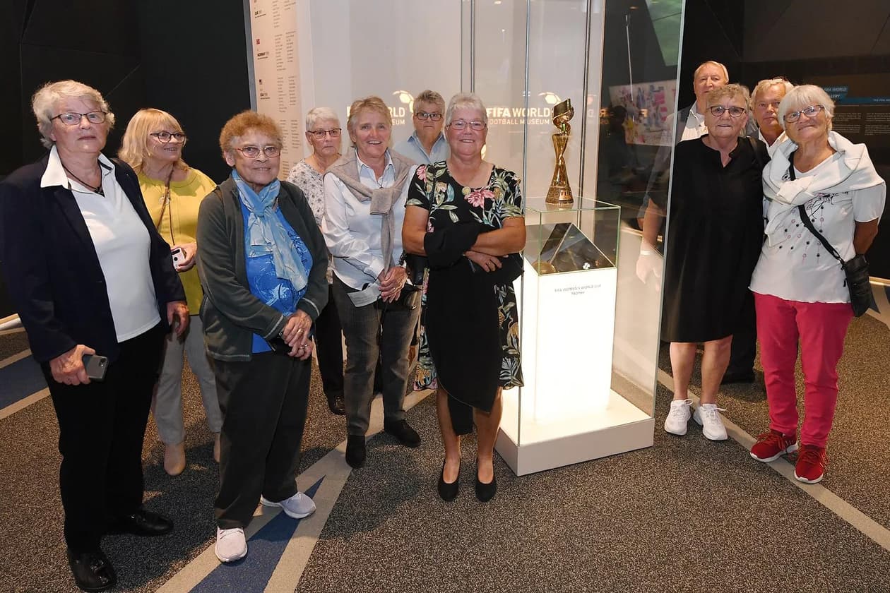 slide carousel image