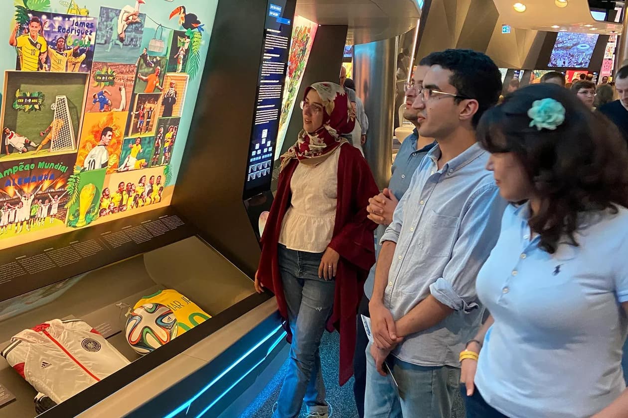 slide carousel image