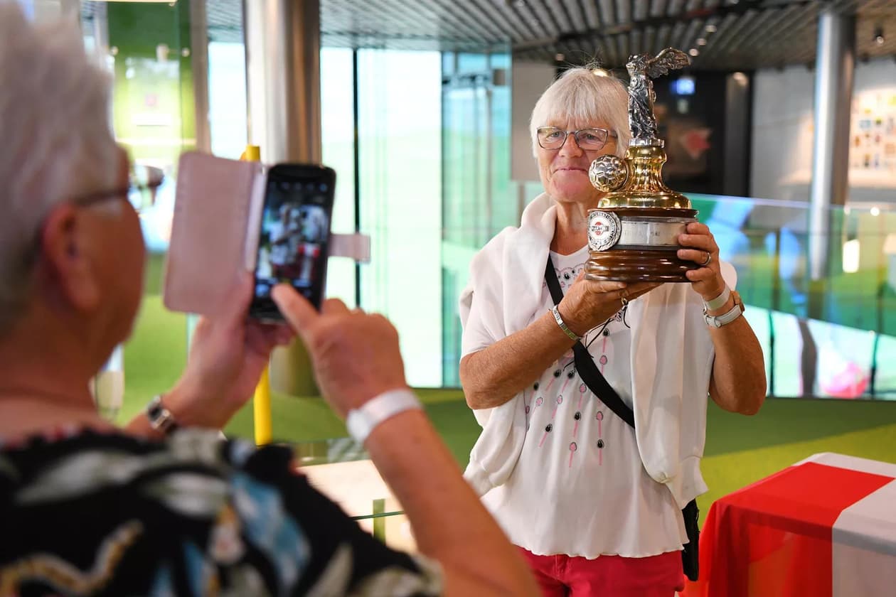 slide carousel image