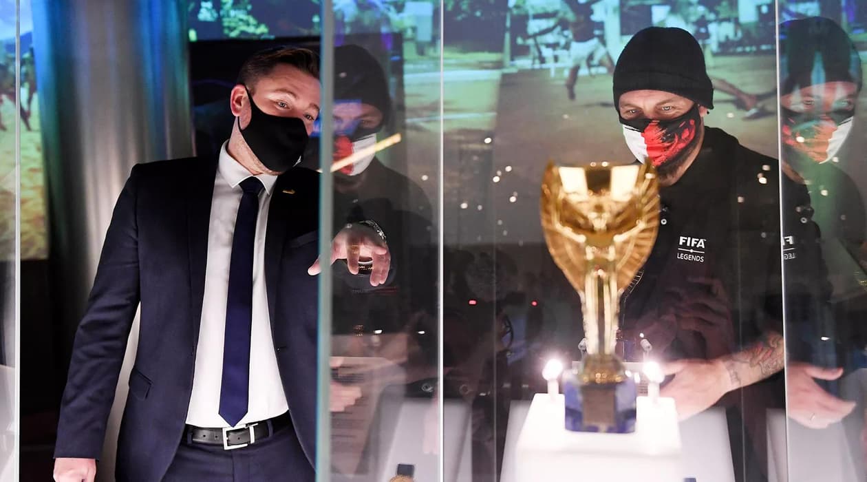 slide carousel image