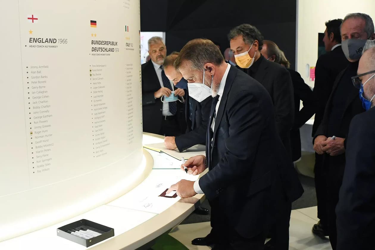 slide carousel image