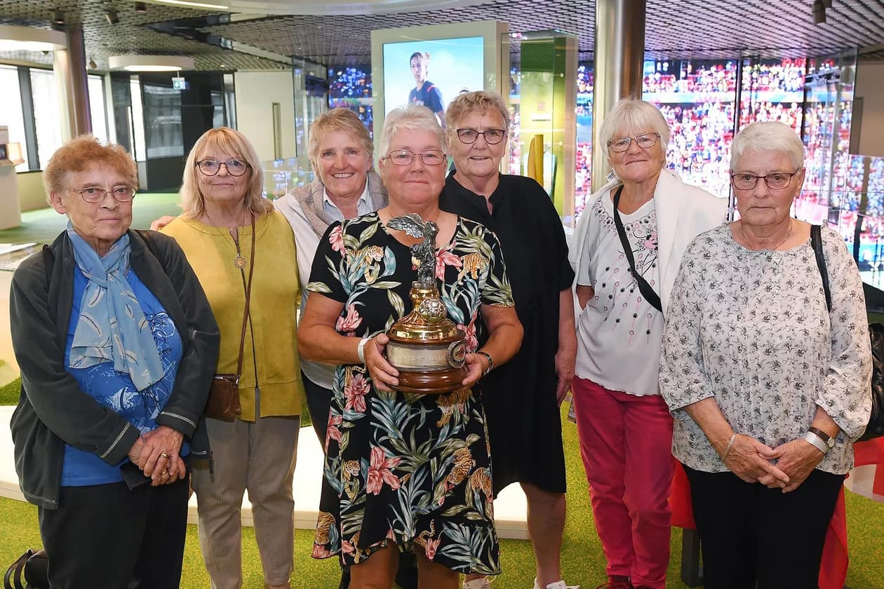 slide carousel image