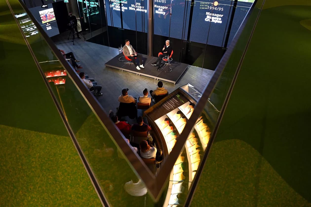 slide carousel image