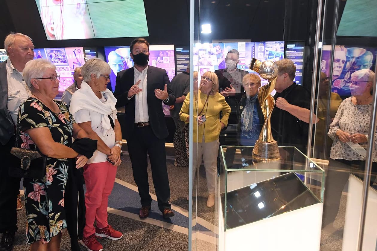 slide carousel image