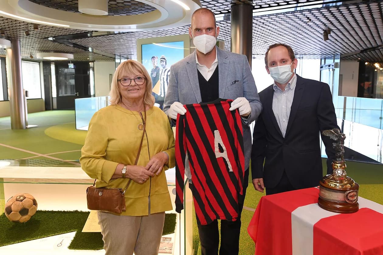 slide carousel image