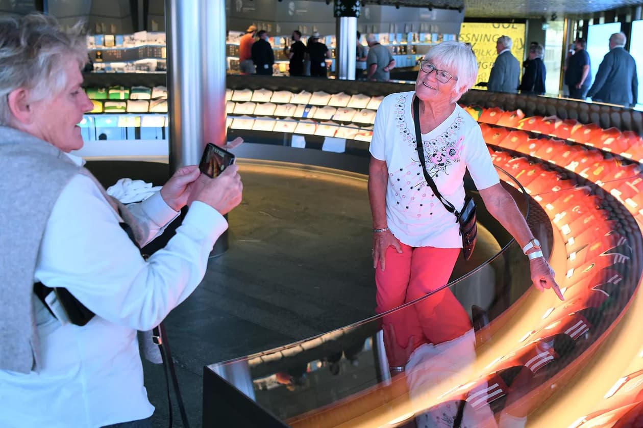 slide carousel image