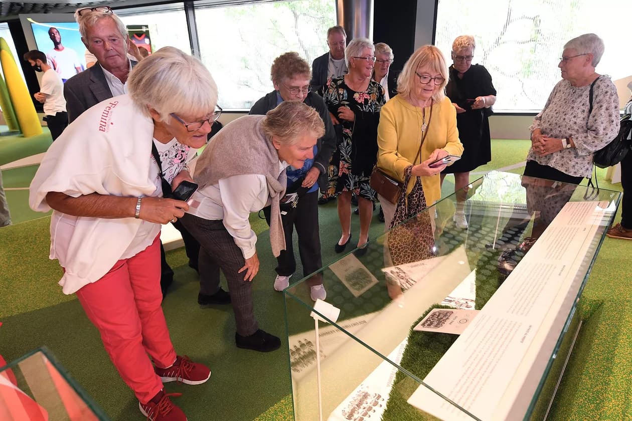 slide carousel image