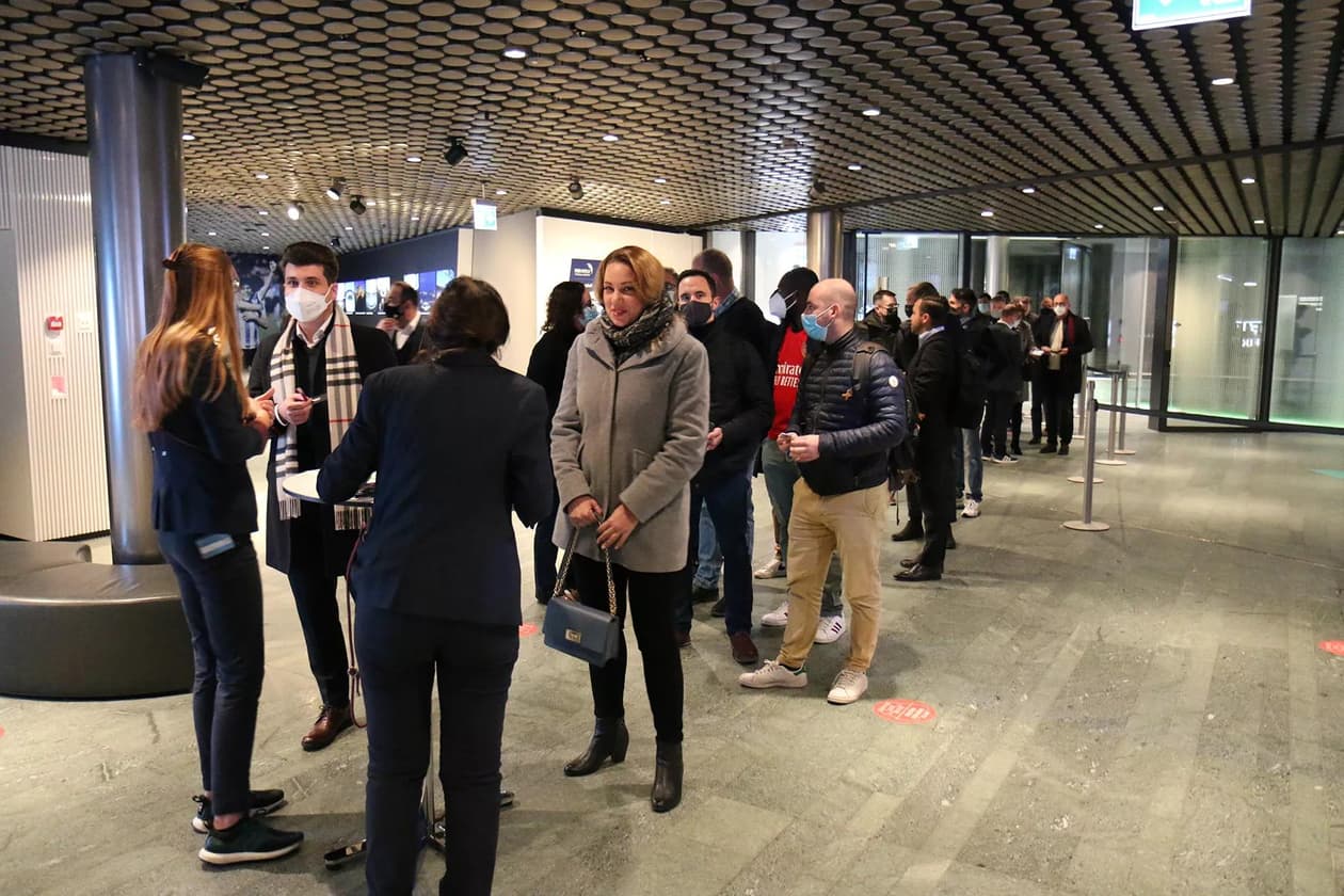 slide carousel image